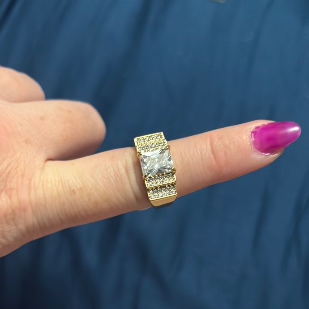 Elegant Gold and Silver Women's Ring